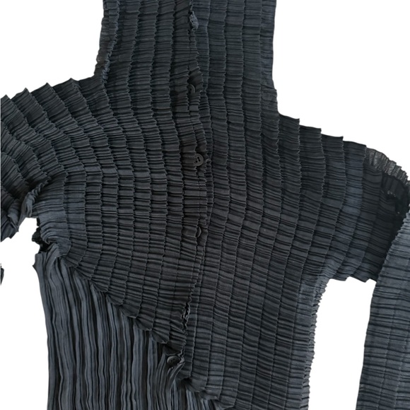 RARE Issey Miyake asymmetric pleated button-up - Picture 3 of 6